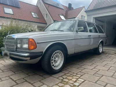 Używany Mercedes 230 136 KM (100 kW) 1983 Srebrny Kombi