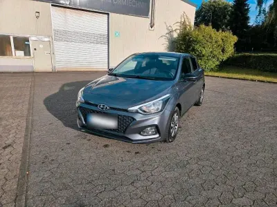 Gebraucht Hyundai i20 Advantage 82 PS (60 kW) 2020 Grau Kleinwagen