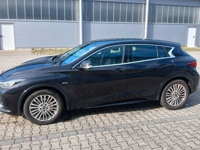 Infiniti Q30