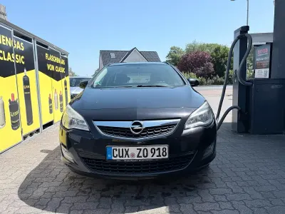 Gebraucht Opel Astra 101 PS (74 kW) 2011 Schwarz Kombi