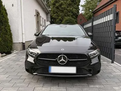 Gebraucht Mercedes A200 163 PS (119 kW) 2023 Schwarz Limousine
