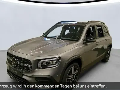 Gebraucht Mercedes GLB180 AMG line 116 PS (85 kW) 2023 Mountaingrau (metallic) SUV