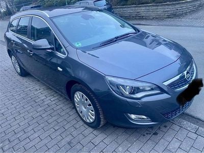 Gebraucht Opel Astra Innovation 140 PS (102 kW) 2011 Grau Kombi