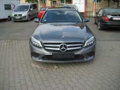 Gebraucht Mercedes C200 Avantgarde 160 PS (117 kW) 2019 Selenitgrau  metalliclack Kombi