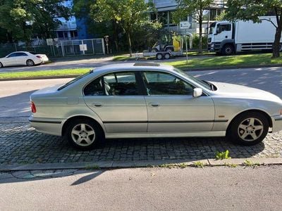 BMW 525