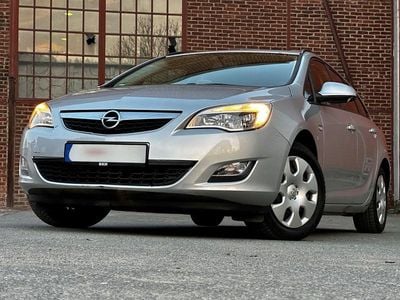 Gebraucht Opel Astra Edition 110 PS (80 kW) 2012 Silber Kombi