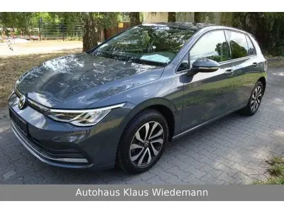 Gebraucht VW Golf VIII Active 110 PS (80 kW) 2021 Delphin  grau Limousine