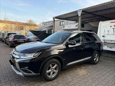 Schwarz Gebraucht 2015 Mitsubishi Outlander Top SUV | 8.990 € (Fairer Preis)