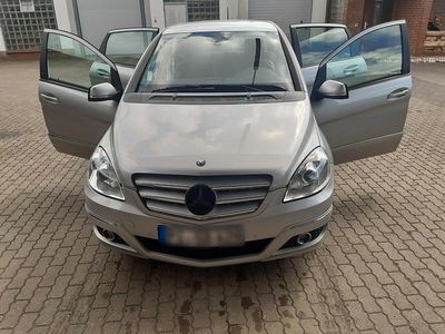 Second-hand Mercedes B180 116 CP (85 kW) 2009 Argintiu Monovolum