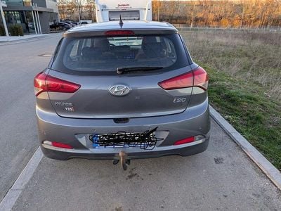 Gebraucht Hyundai i20 YES! Silver 84 PS (61 kW) 2016 Grau Limousine