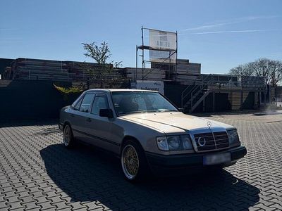Usata Mercedes E230 131 CV (96 kW) 1988 Argento Berlina