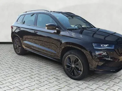 Neu Skoda Karoq SportLine 190 PS (139 kW) 2026 Blackmagic perleffekt SUV