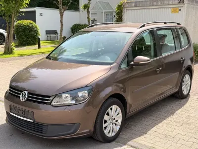 Gebraucht VW Touran Comfortline 105 PS (77 kW) 2013 Braun Van / Kleinbus