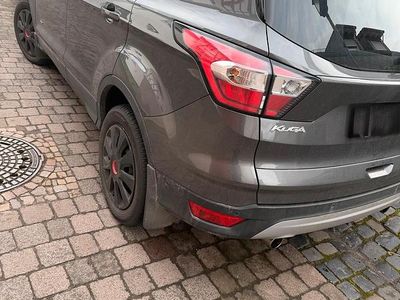 Gebraucht Ford Kuga Titanium 180 PS (132 kW) 2017 Grau SUV
