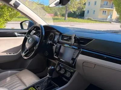 Używany Skoda Superb LAURIN & KLEMENT 190 KM (139 kW) 2017 Niebieski Kombi