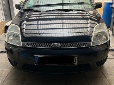 Gebraucht Ford Fiesta Ambiente 69 PS (50 kW) 2005 Blau Kleinwagen
