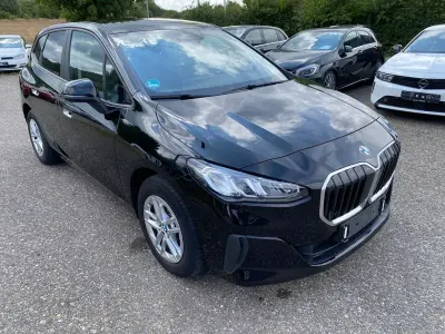Gebraucht BMW 218 Active Tourer Sport Line 150 PS (110 kW) 2023 Schwarz Van / Kleinbus