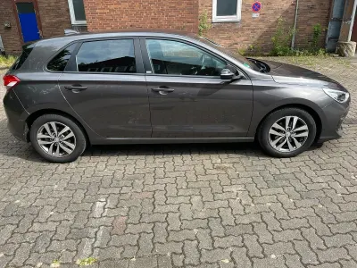 Używany Hyundai i30 Passion 99 KM (72 kW) 2018 Szary Sedan/Limuzyna
