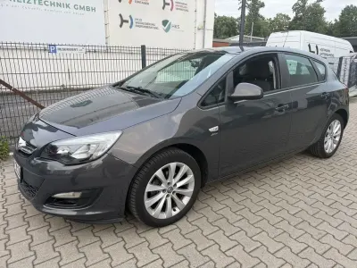 Gebraucht Opel Astra Active 140 PS (102 kW) 2013 Grau Limousine