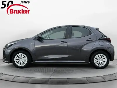 Gebraucht Toyota Yaris Hybrid Business Edition 116 PS (85 kW) 2022 Grau Limousine