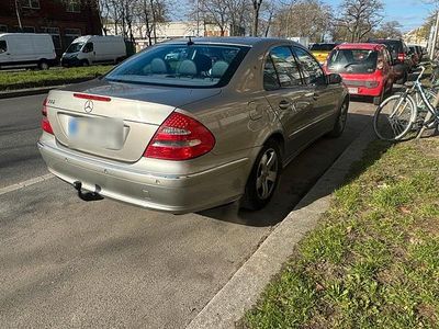 Usata Mercedes E220 150 CV (110 kW) 2004 Marrone Berlina
