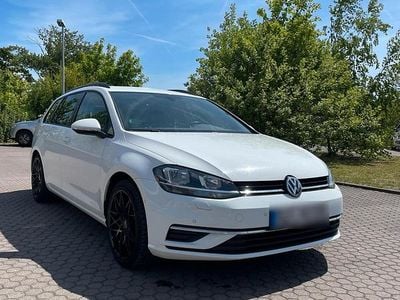 Weiß Gebraucht 2018 VW Golf Kombi | 11.900 € (Fairer Preis)