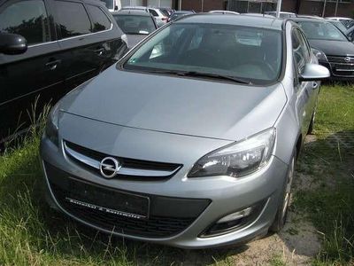 Gebraucht Opel Astra Edition 140 PS (102 kW) 2014 Silbersee/perl silber (m2) Kombi