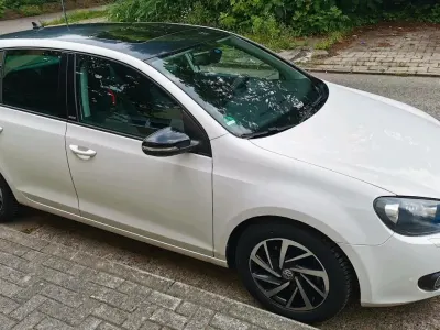 Gebraucht VW Golf VI Style 105 PS (77 kW) 2011 Weiß Kleinwagen