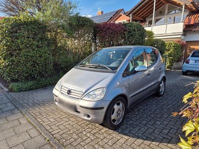Second-hand Mercedes A190 Elegance 125 CP (91 kW) 2000 Argintiu Hatchback