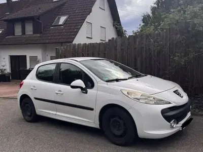 Gebraucht Peugeot 207 Filou 95 PS (69 kW) 2009 Weiß Limousine