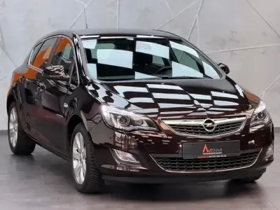 Gebraucht Opel Astra Innovation 140 PS (102 kW) 2012 Mahogany brown (p2/so) Limousine