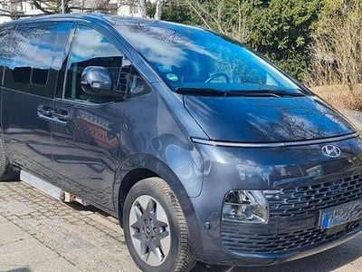Gebraucht Hyundai Staria Prime 177 PS (130 kW) 2024 Grau Van / Kleinbus