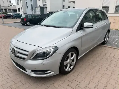 Gebraucht Mercedes B200 Sport 156 PS (114 kW) 2013 Silber Kleinwagen