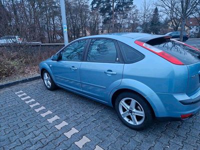 Gebraucht Ford Focus 115 PS (84 kW) 2005 Blau Kleinwagen