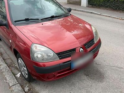 Second-hand Renault Clio II 58 CP (42 kW) 2004 Roșu Hatchback