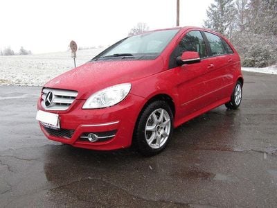 Gebraucht Mercedes B200 140 PS (102 kW) 2011 Rot Van / Kleinbus