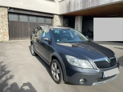 Gebraucht Skoda Octavia Scout Scout 4x4 140 PS (102 kW) 2012 Grau Kombi