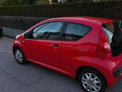 Usata Peugeot 107 68 CV (50 kW) 2006 Rosso Utilitaria