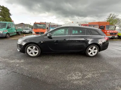 Gebraucht Opel Insignia Edition 140 PS (102 kW) 2015 Schwarz Kombi