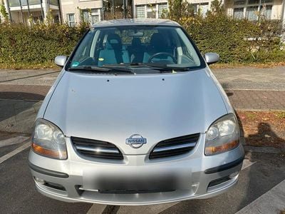 Nissan Almera Tino