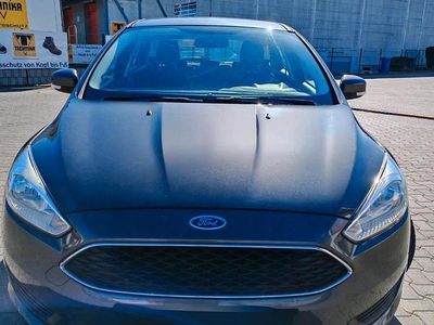 Gebraucht Ford Focus 101 PS (74 kW) 2016 Grau Limousine