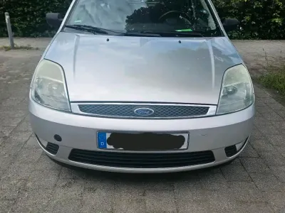 Gebraucht Ford Fiesta 80 PS (58 kW) 2002 Silber Kleinwagen