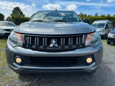Begagnad Mitsubishi L200 Basis 154 HK (113 kW) 2018 Grå Pickup