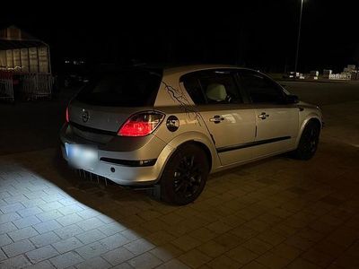 Gebraucht Opel Astra 105 PS (77 kW) 2005 Silber Limousine