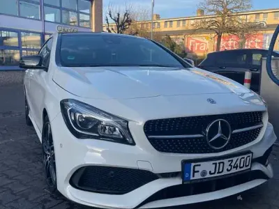 Używany Mercedes CLA200 Shooting Brake AMG line 156 KM (114 kW) 2017 Biały Kombi