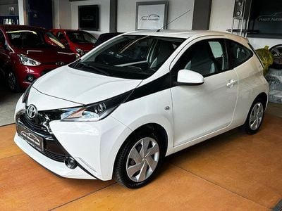Weiß Gebraucht 2016 Toyota Aygo X-play Kleinwagen | 6.790 € (Fairer Preis)