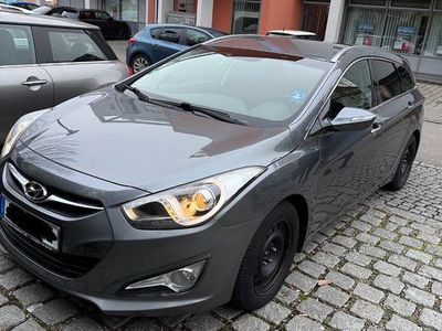 Gebraucht Hyundai i40 Premium 136 PS (100 kW) 2011 Grau Kombi