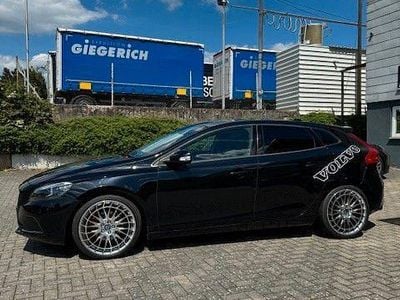 Gebraucht Volvo V40 You! 179 PS (131 kW) 2015 Schwarz Limousine