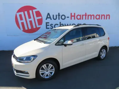 Gebraucht VW Touran Trendline 150 PS (110 kW) 2025 Beige Van / Kleinbus