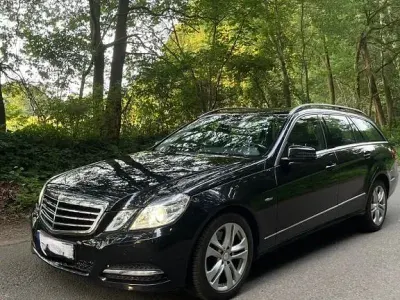 Gebraucht Mercedes E250 Avantgarde 204 PS (150 kW) 2010 Schwarz Kombi
